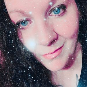 Meet your Posher, Desiree